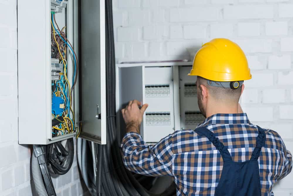 A electrician's business grows using SEO. 