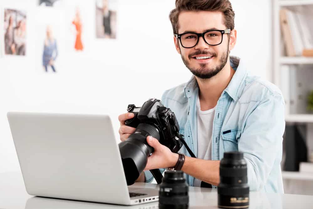 A photographer looks for the best SEO services. 